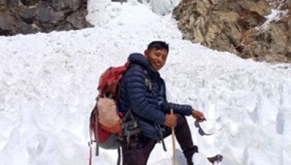 How to avoid acute mountain sickness during Kanchenjunga region trekking?