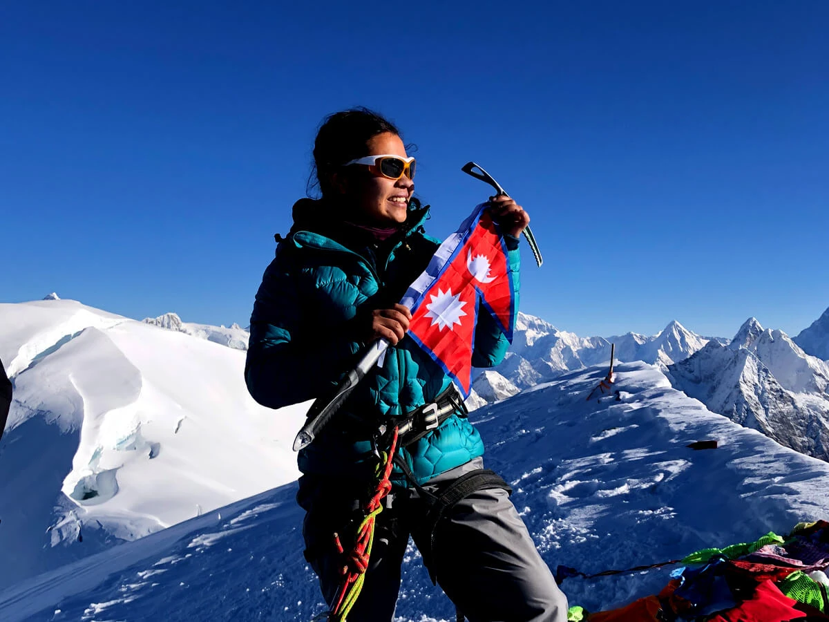 climbing-to-paldor-peak