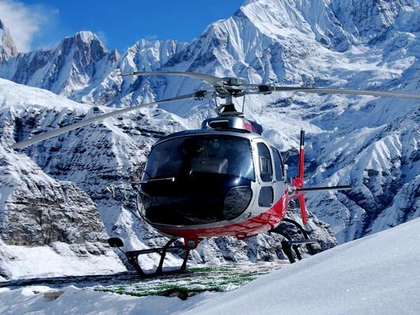 Helicopter Landing on Snow at Gosaikunda